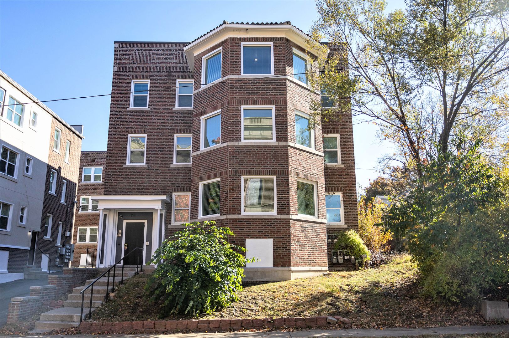 Kansas City Apartment: 3511 Forest Ave