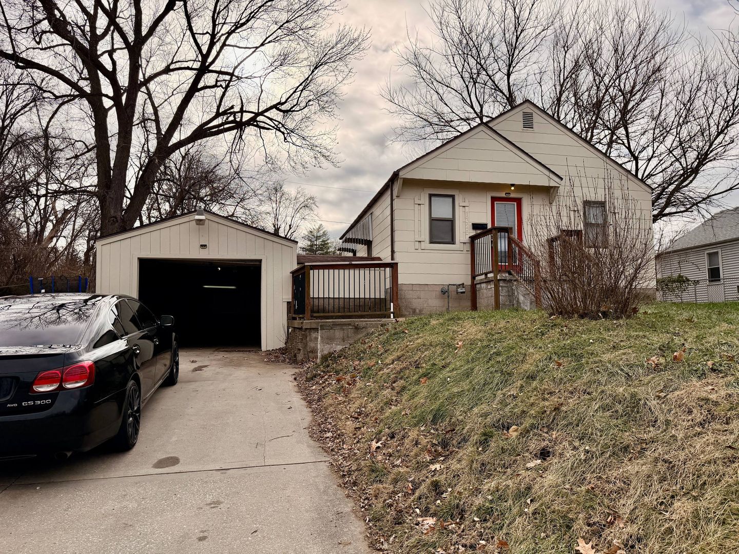 Independence House: 1325 W 24th Street