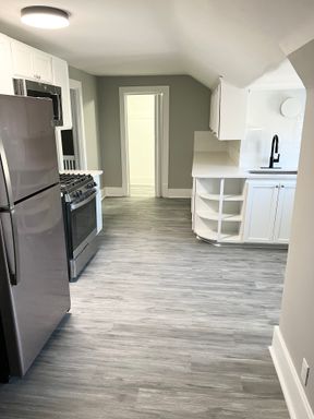 Newly Remodeled Studio!! – photo 1