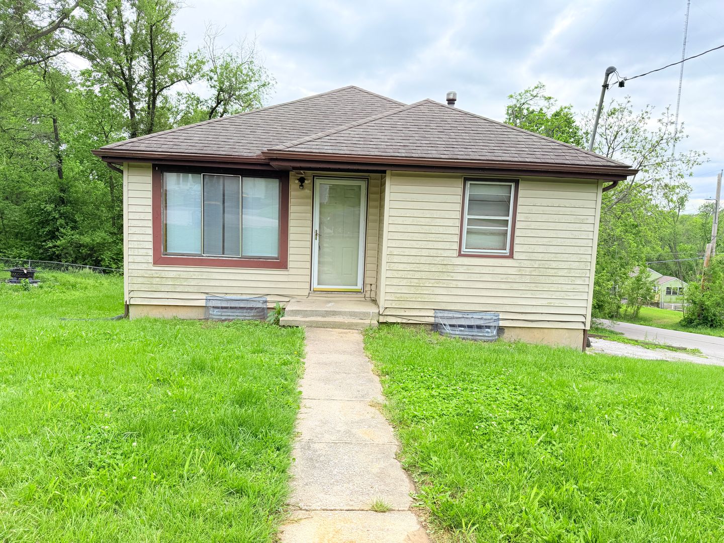 Kansas City House: 8661 E 26th Street