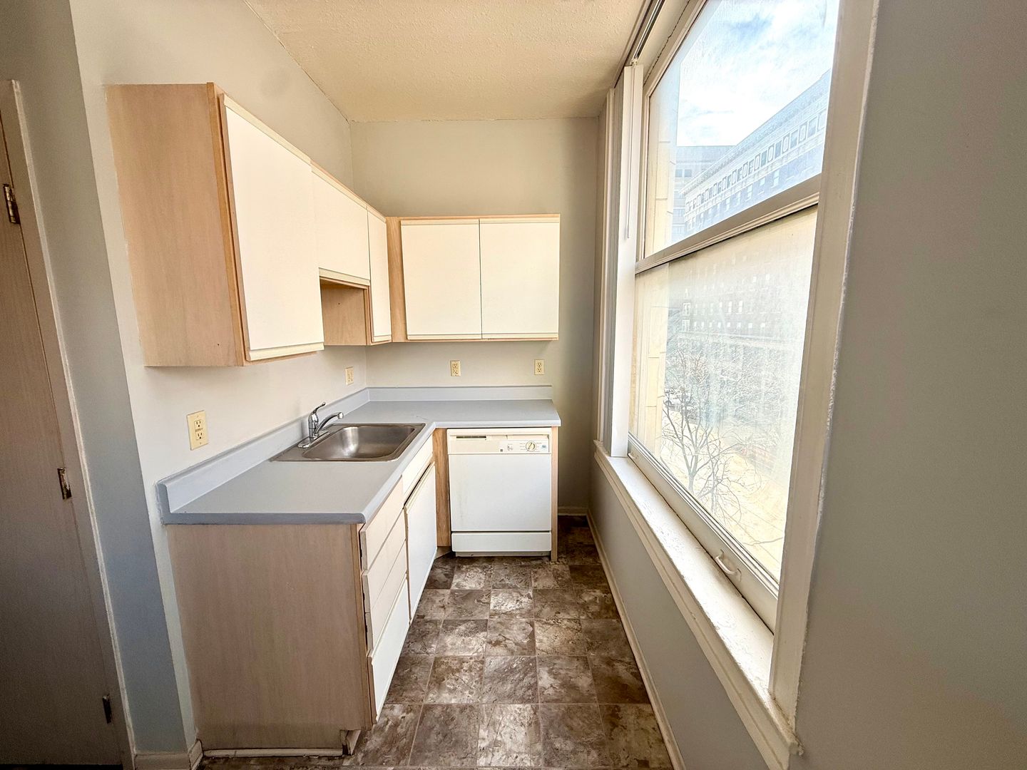 Omaha Apartment: 305 South 16th Street