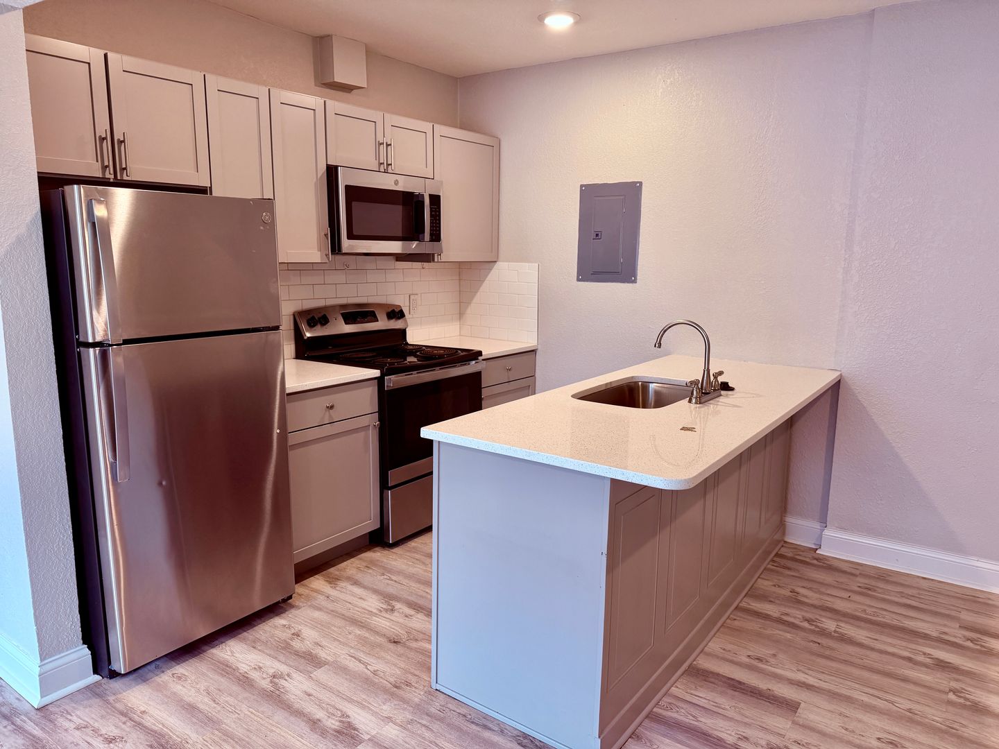 Kansas City Apartment: 1207 E Armour Blvd.