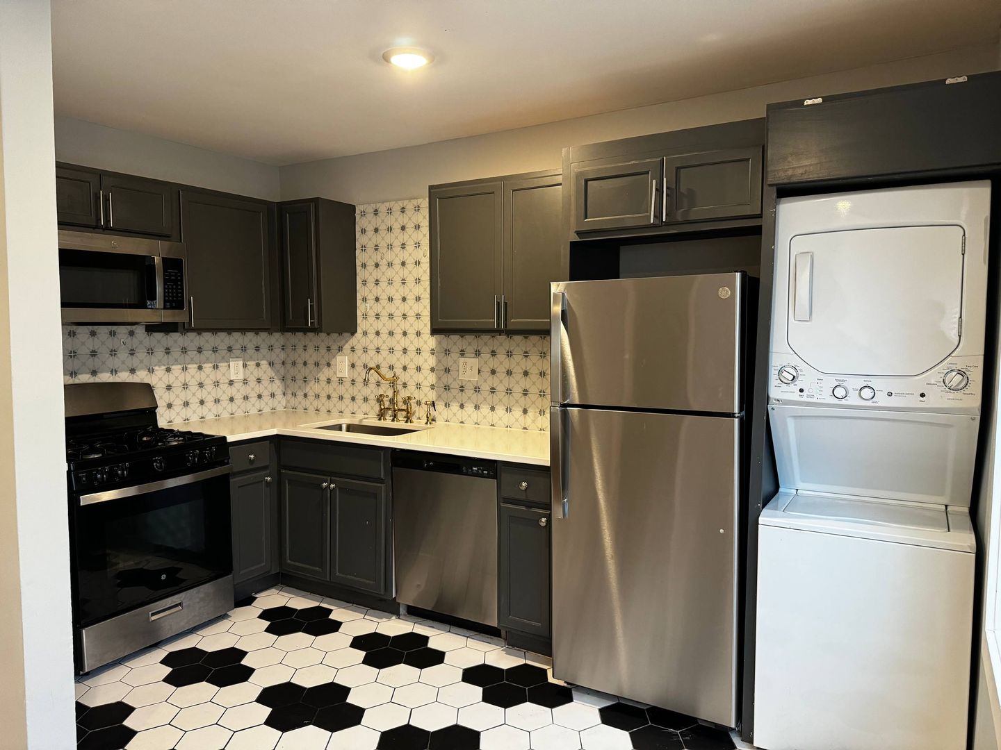 Kansas City Apartment: 3457 Holmes St,