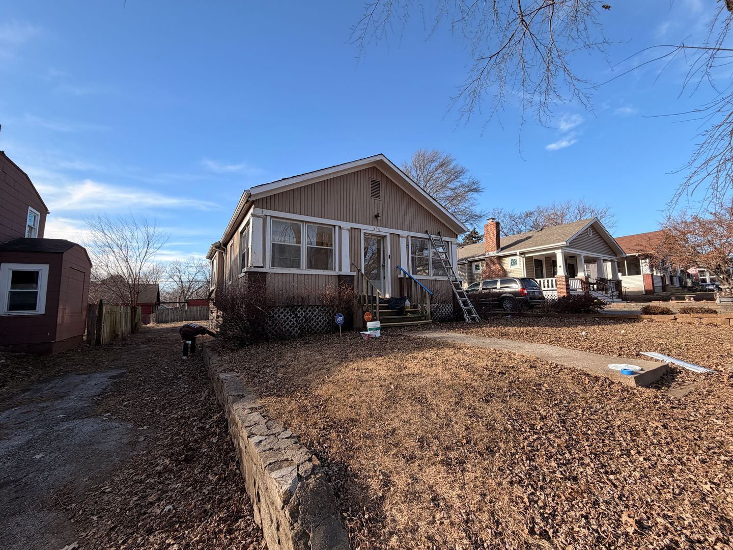 Independence House: 538 S Hardy Avenue