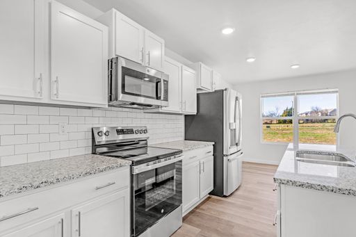 Nearly NEW home in Willard!