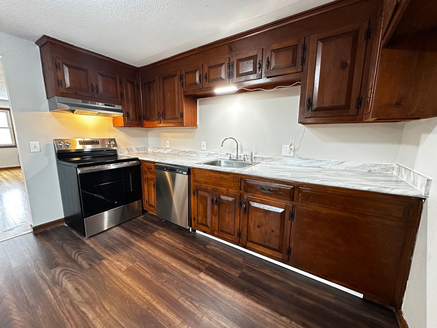 Holyoke Apartment: 26 Forestdale Ave