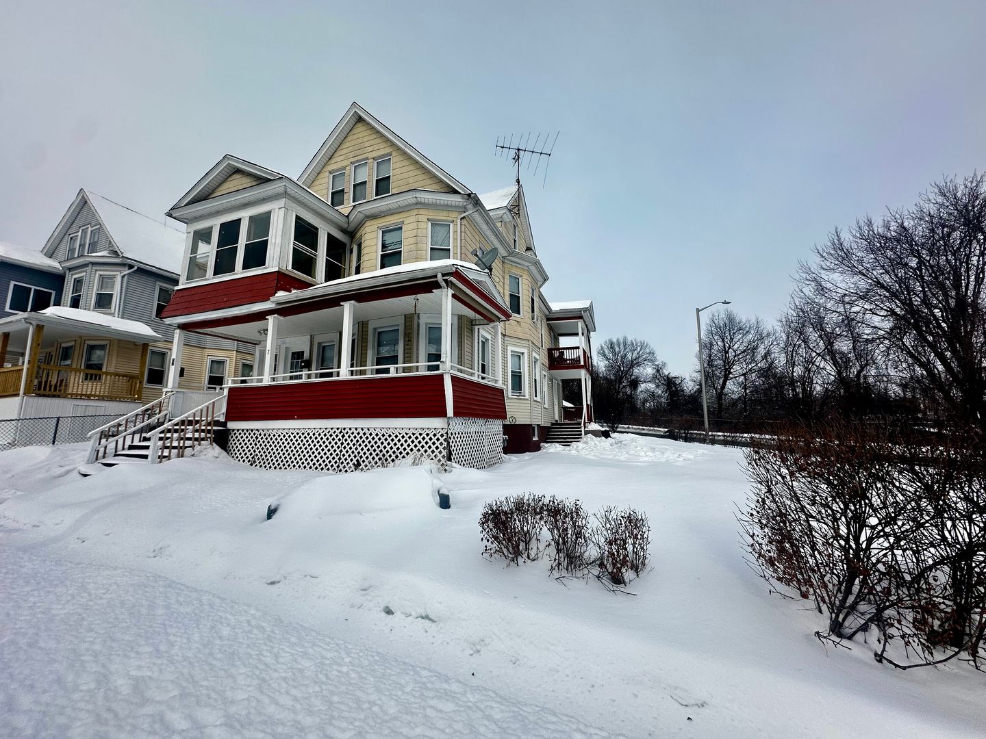 Springfield Apartment: 7 Ledyard St