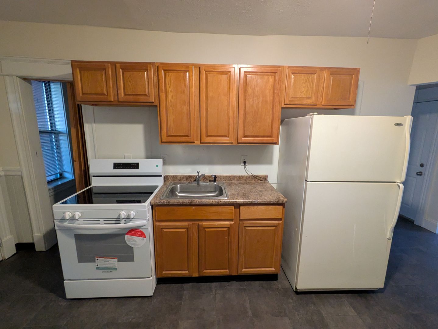 Holyoke Apartment: 1447 Dwight St