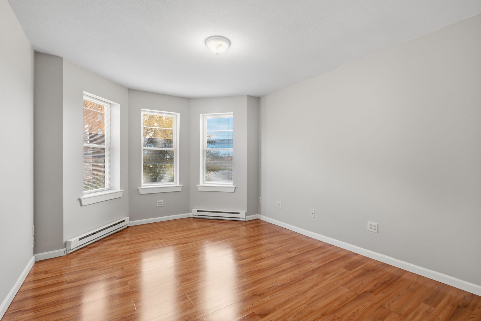 Holyoke Apartment: 194-196 Lyman Street/53-57-59 Chestnut Street