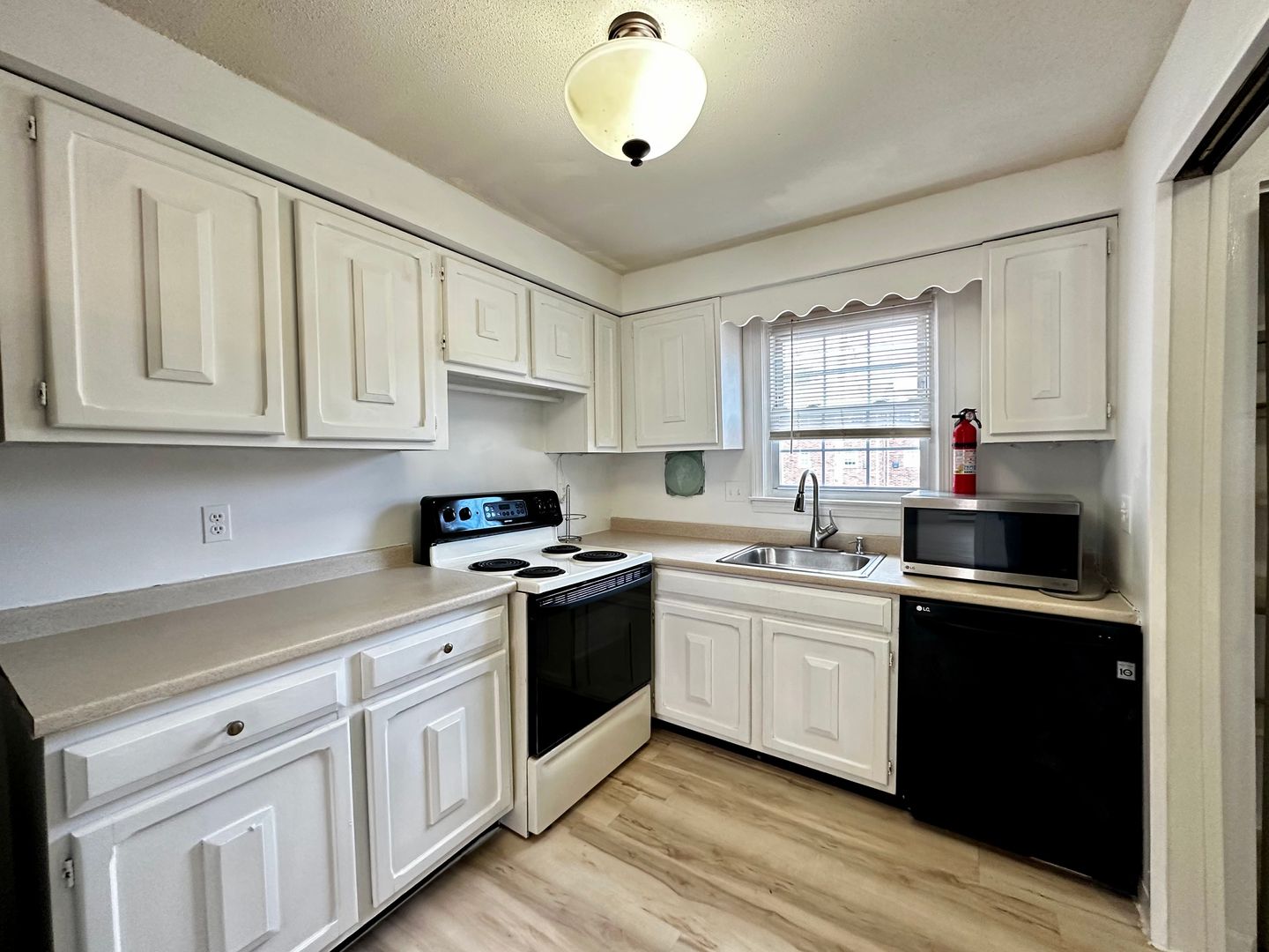 South Hadley House: 540 Granby Rd