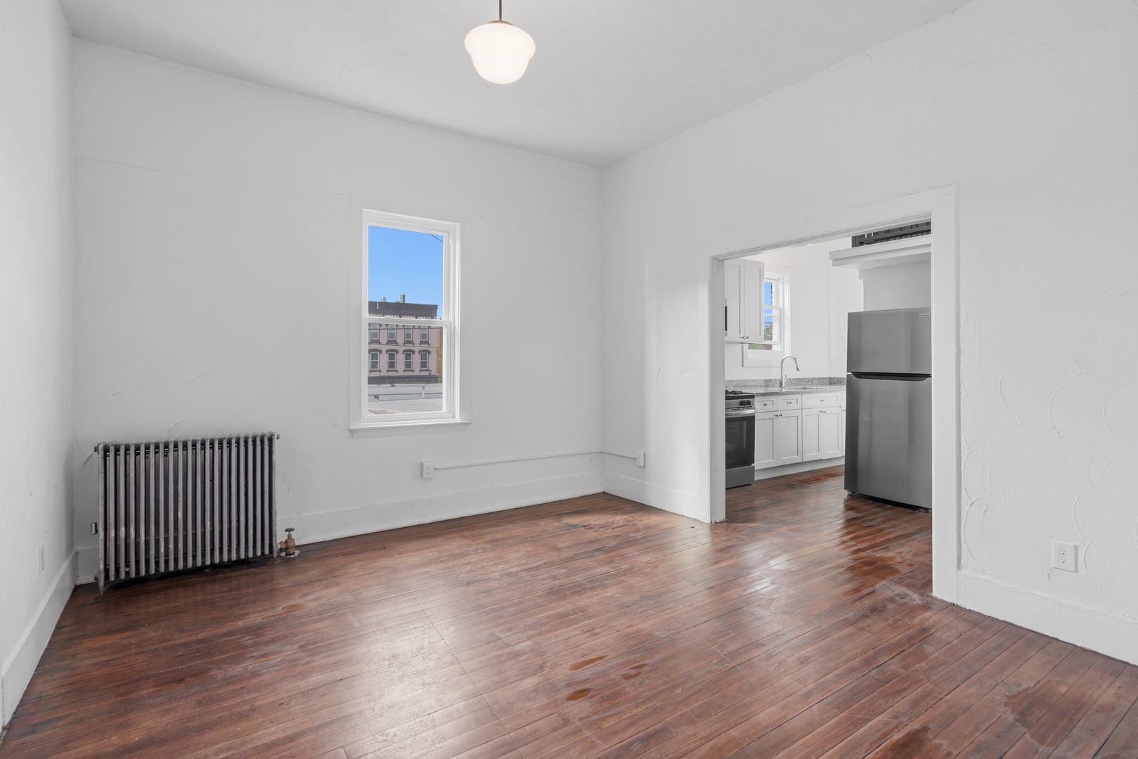 Holyoke Apartment: 105 High St