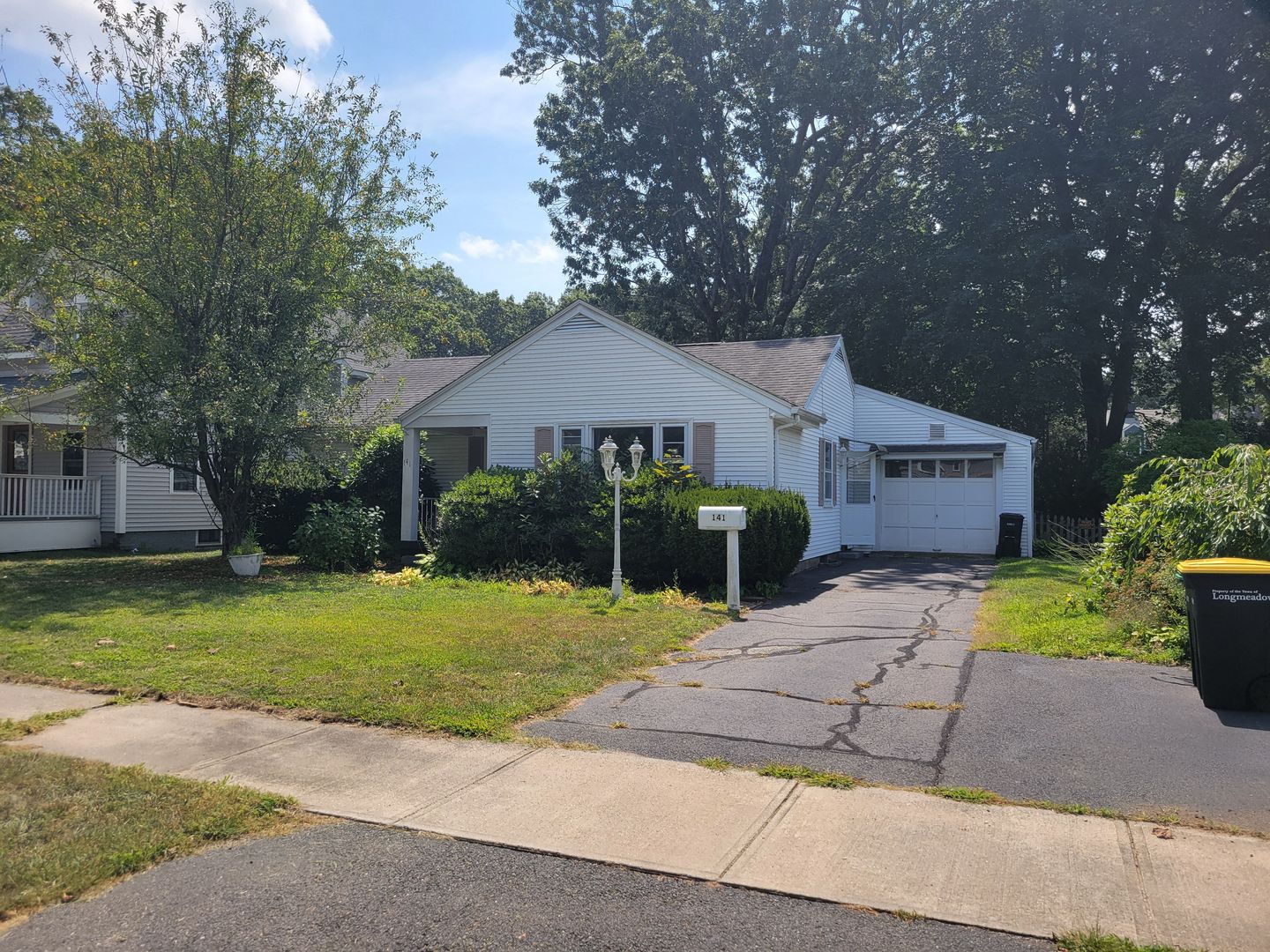 Longmeadow House: 141 Lawnwood Avenue