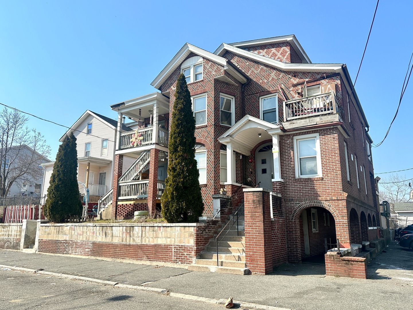 Holyoke Apartment: 63 West Street