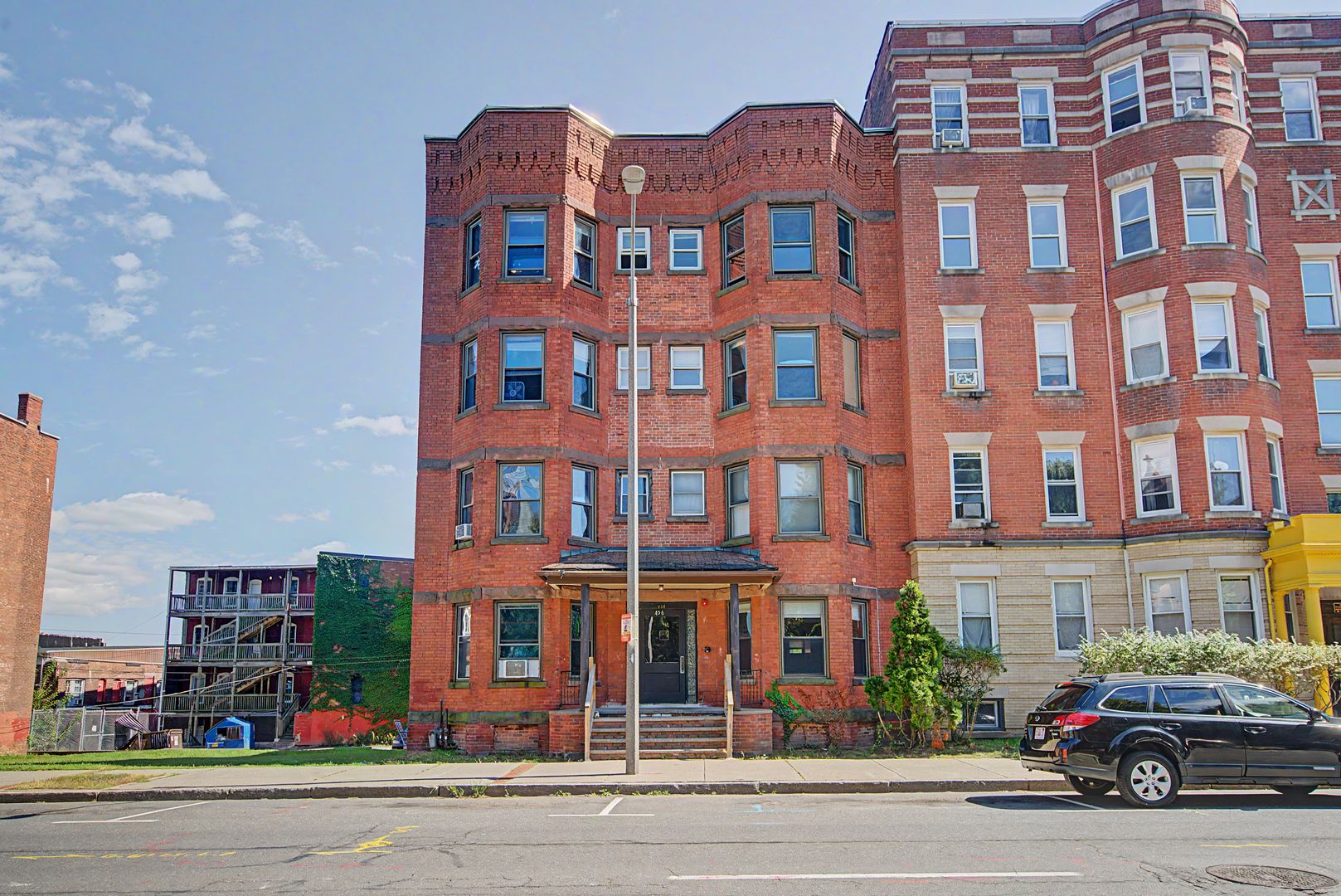 Holyoke Apartment: 456 Maple St