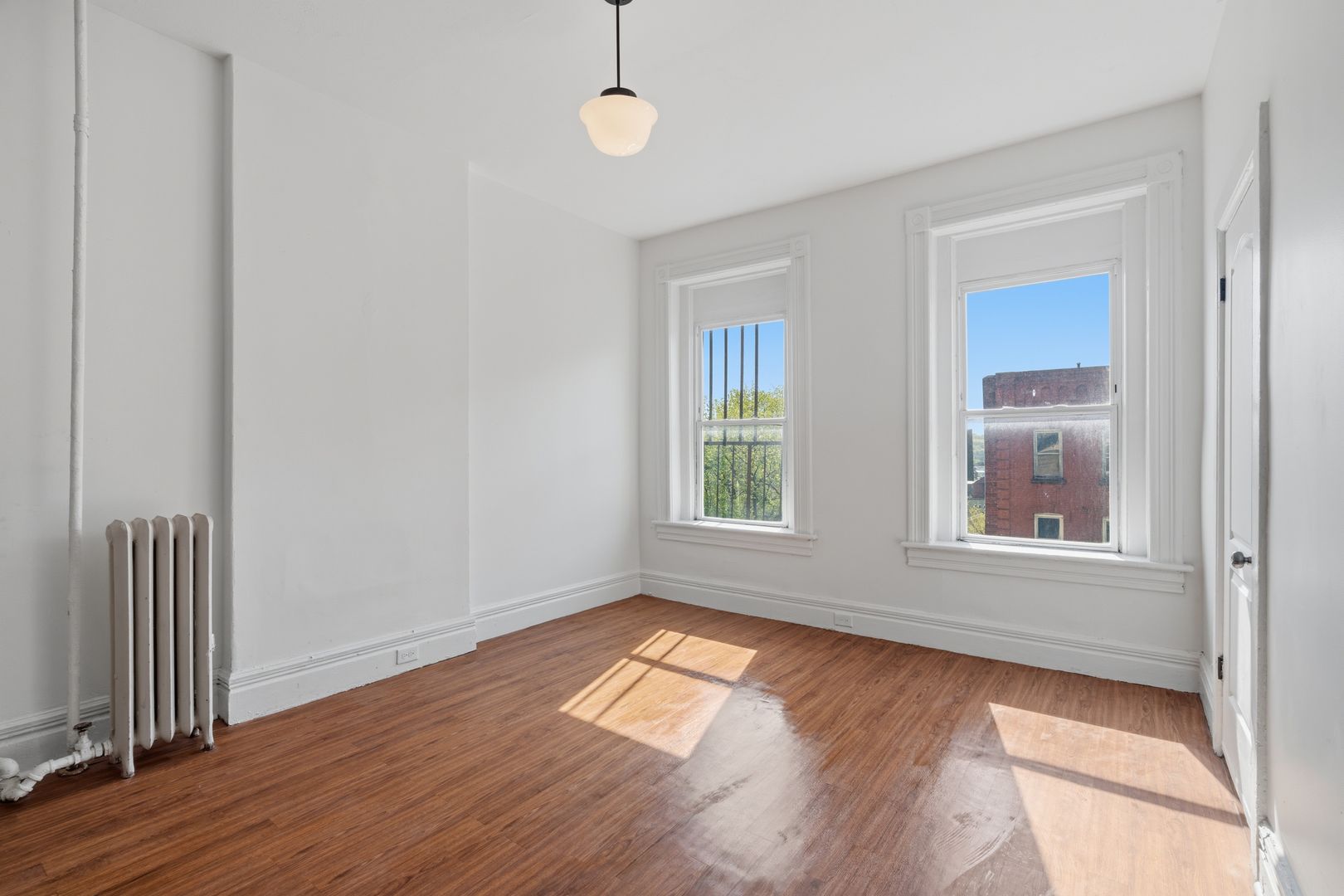 Holyoke Apartment: 105 High St