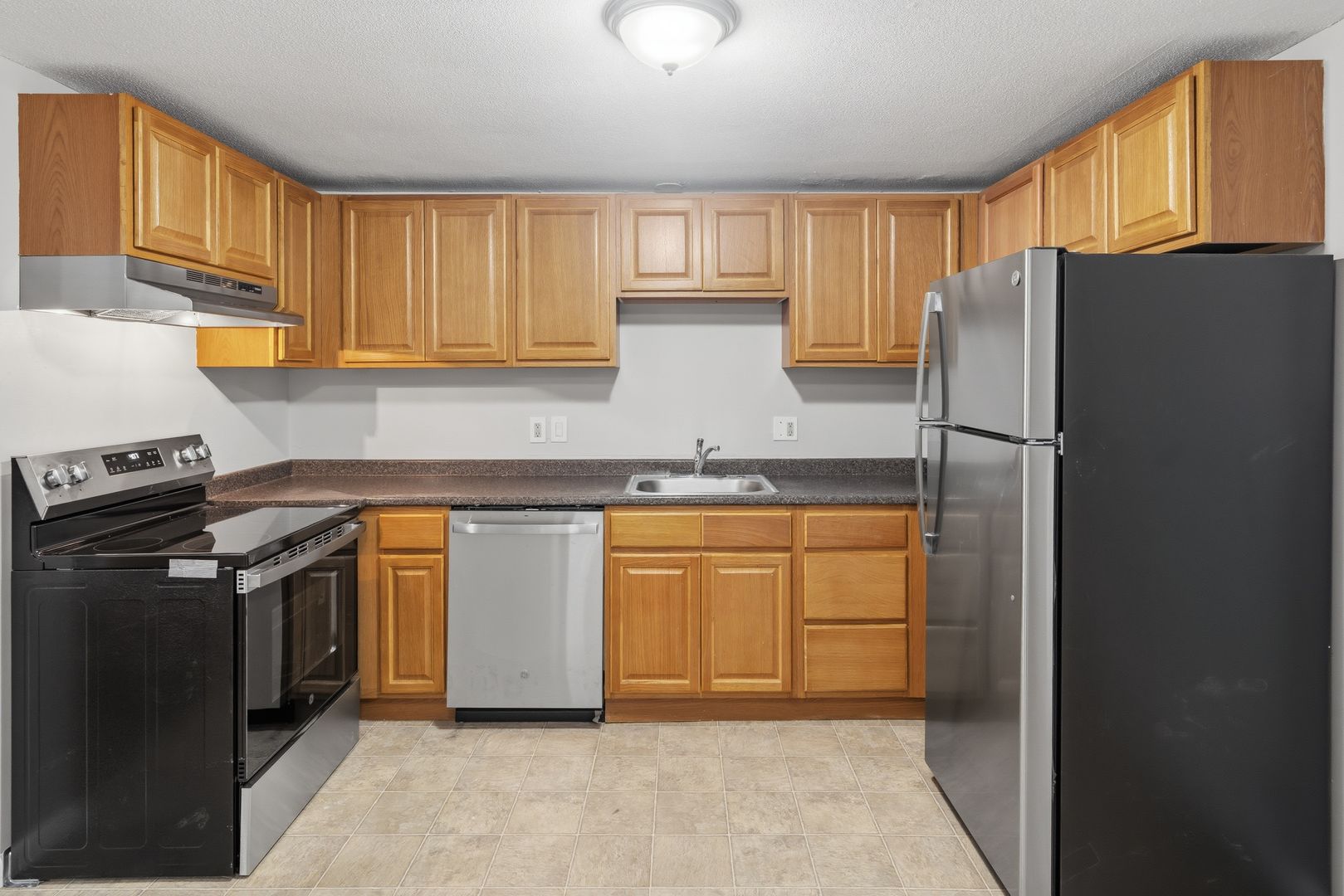 Holyoke Apartment: 26 Forestdale Ave