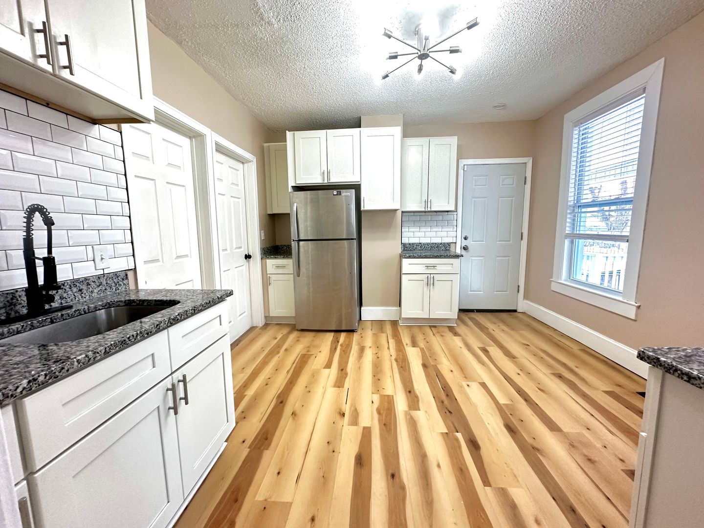 Springfield Apartment: 184 King St