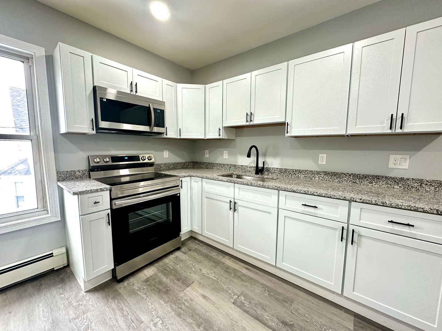 Holyoke Apartment: 121 Oak Street