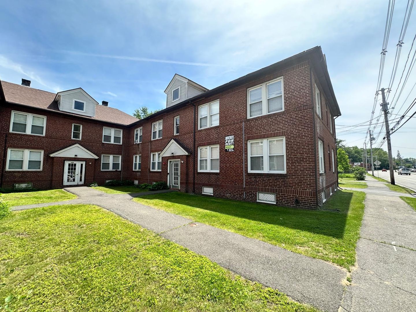 Holyoke Apartment: 898-902 Main Street