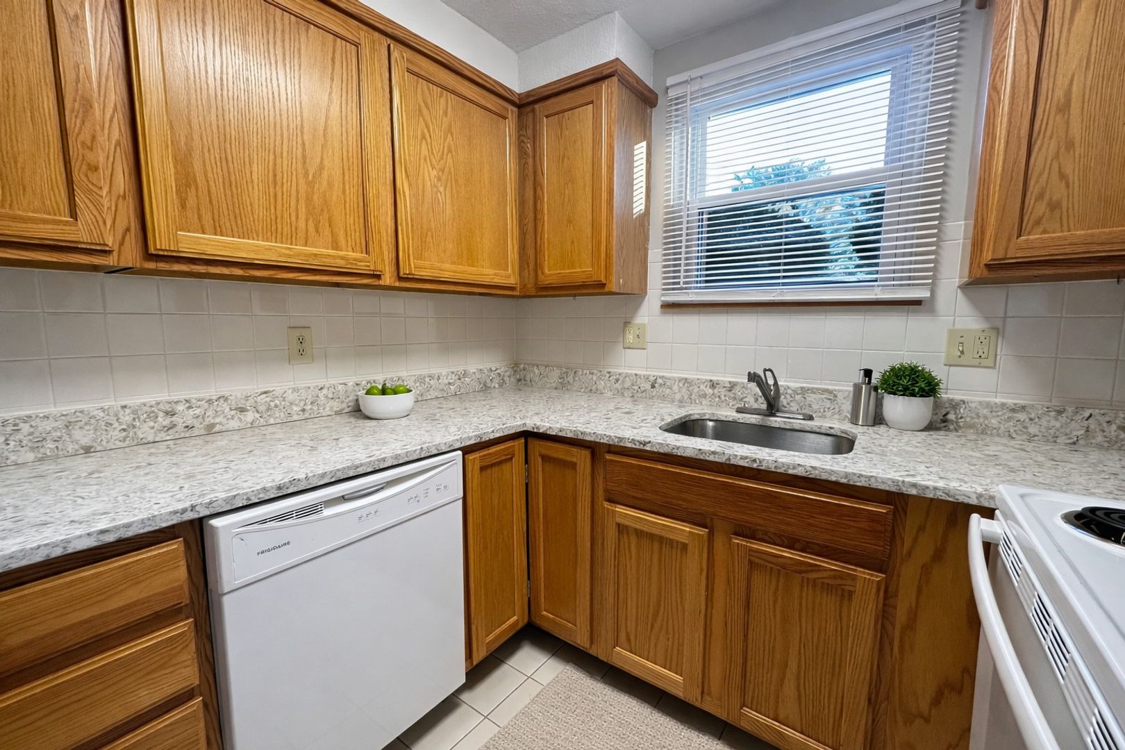 Chicopee Apartment: 265 New Ludlow Rd