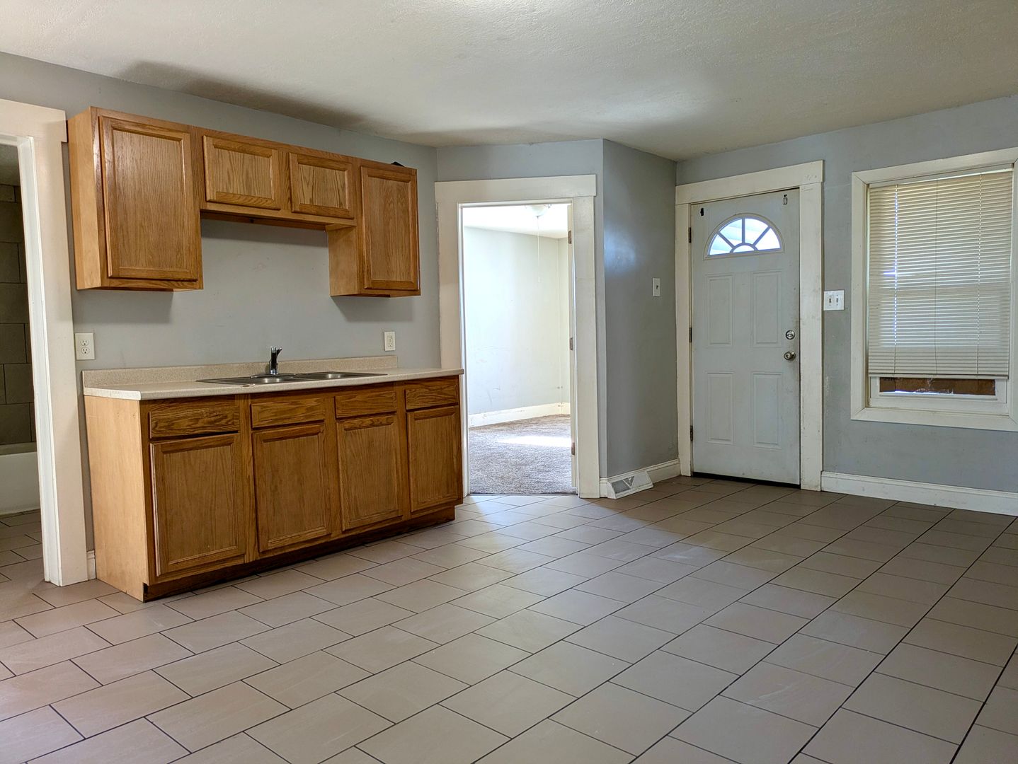 Indian Orchard Apartment: 68 Lyons St