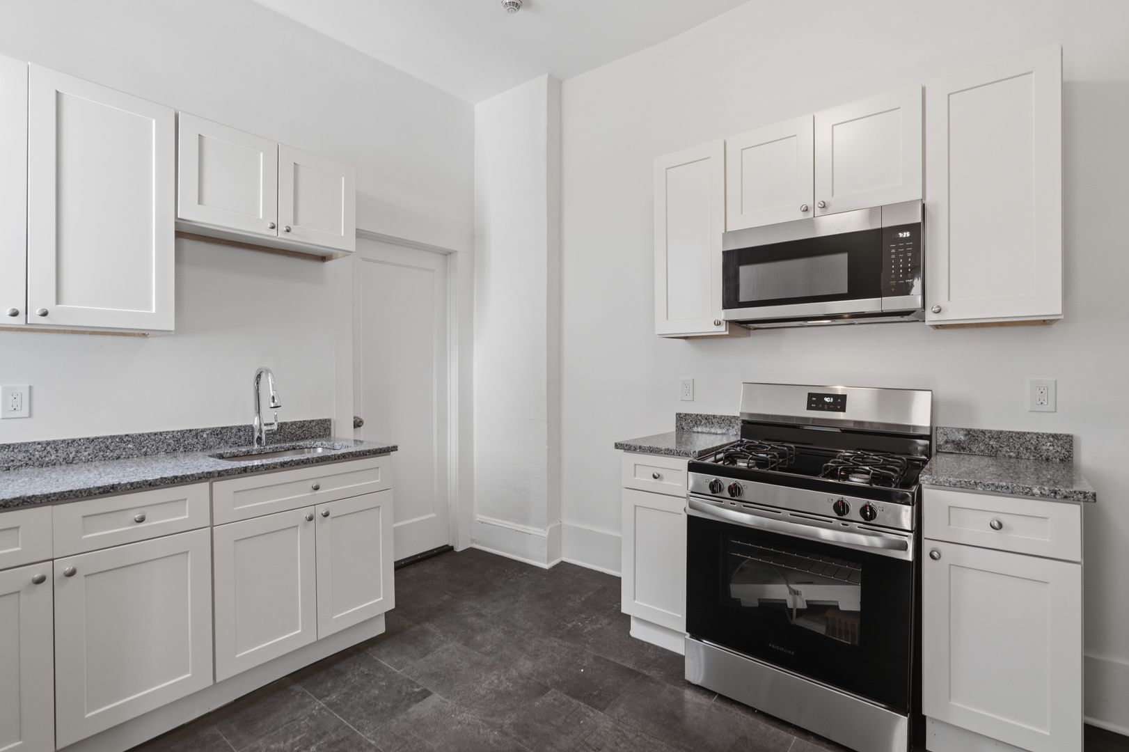 Holyoke Apartment: 105 High St