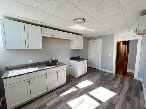 Spacious 4-bedroom Apartment for Rent in Springfield. Hot Water Included! – photo 1