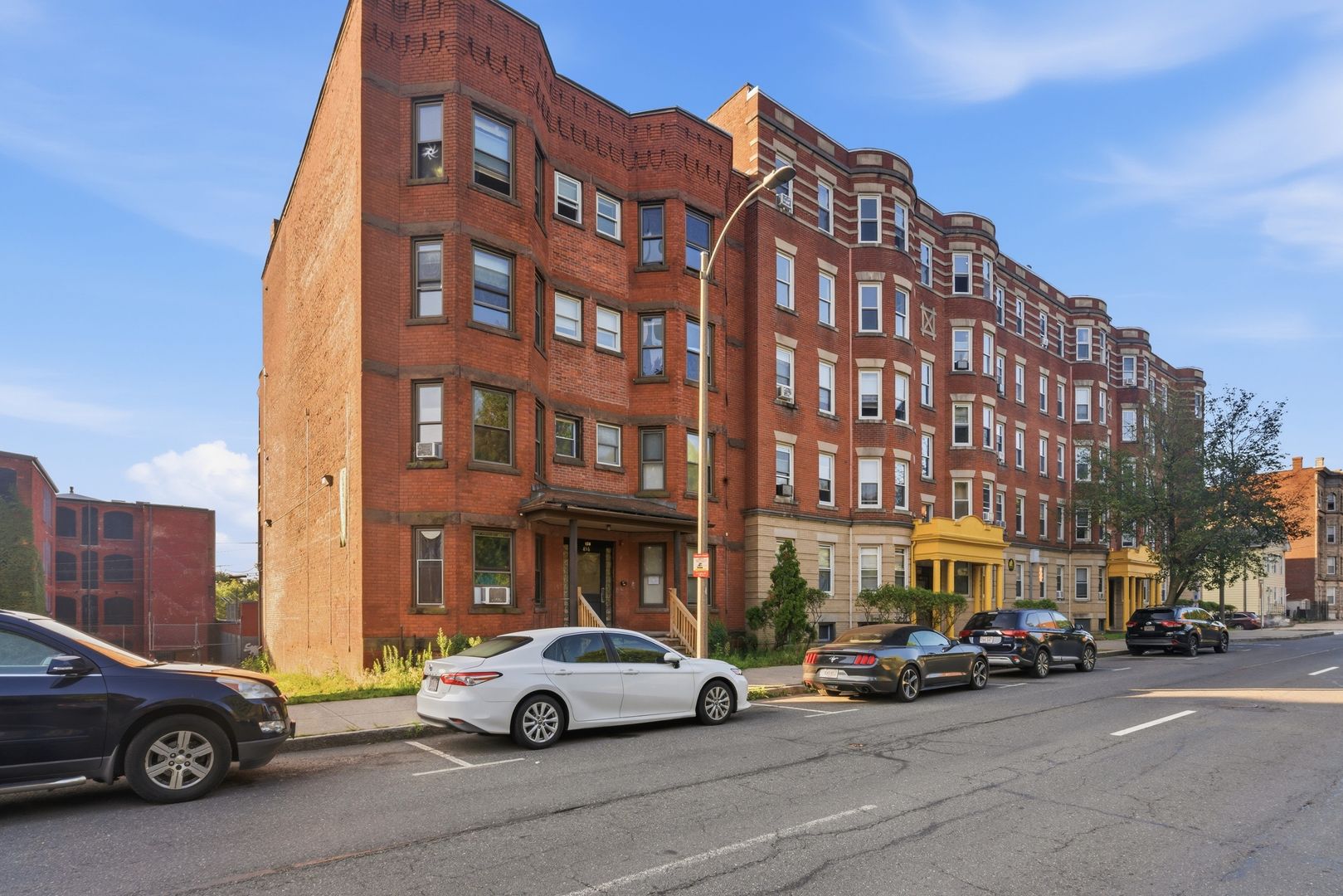 Holyoke Apartment: 456 Maple St