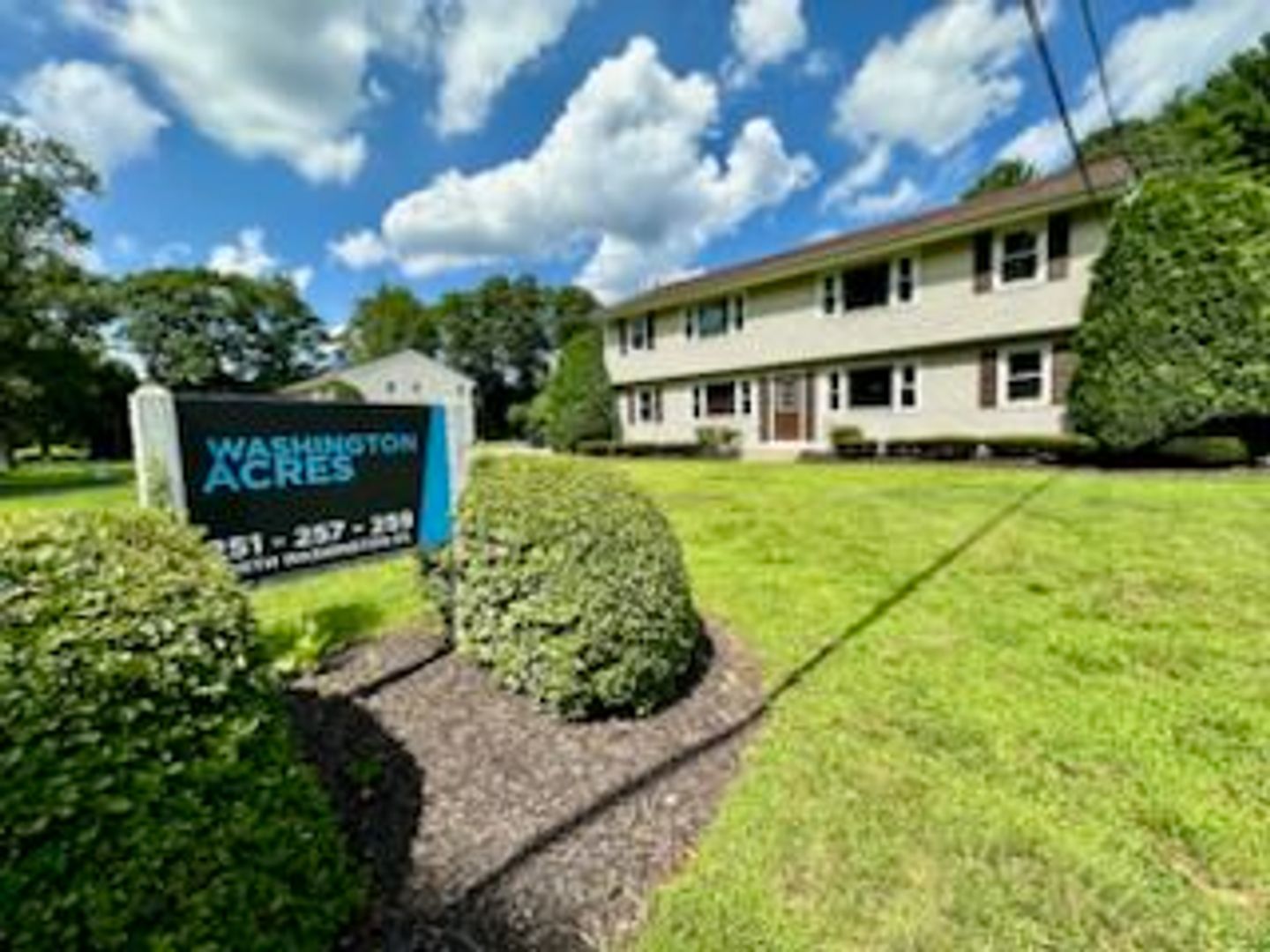 Belchertown Apartment: 251-259 N. Washington St.