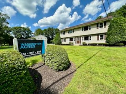 Beautiful 2-Bedroom Apartment for Rent in Belchertown. Hot Water Included!