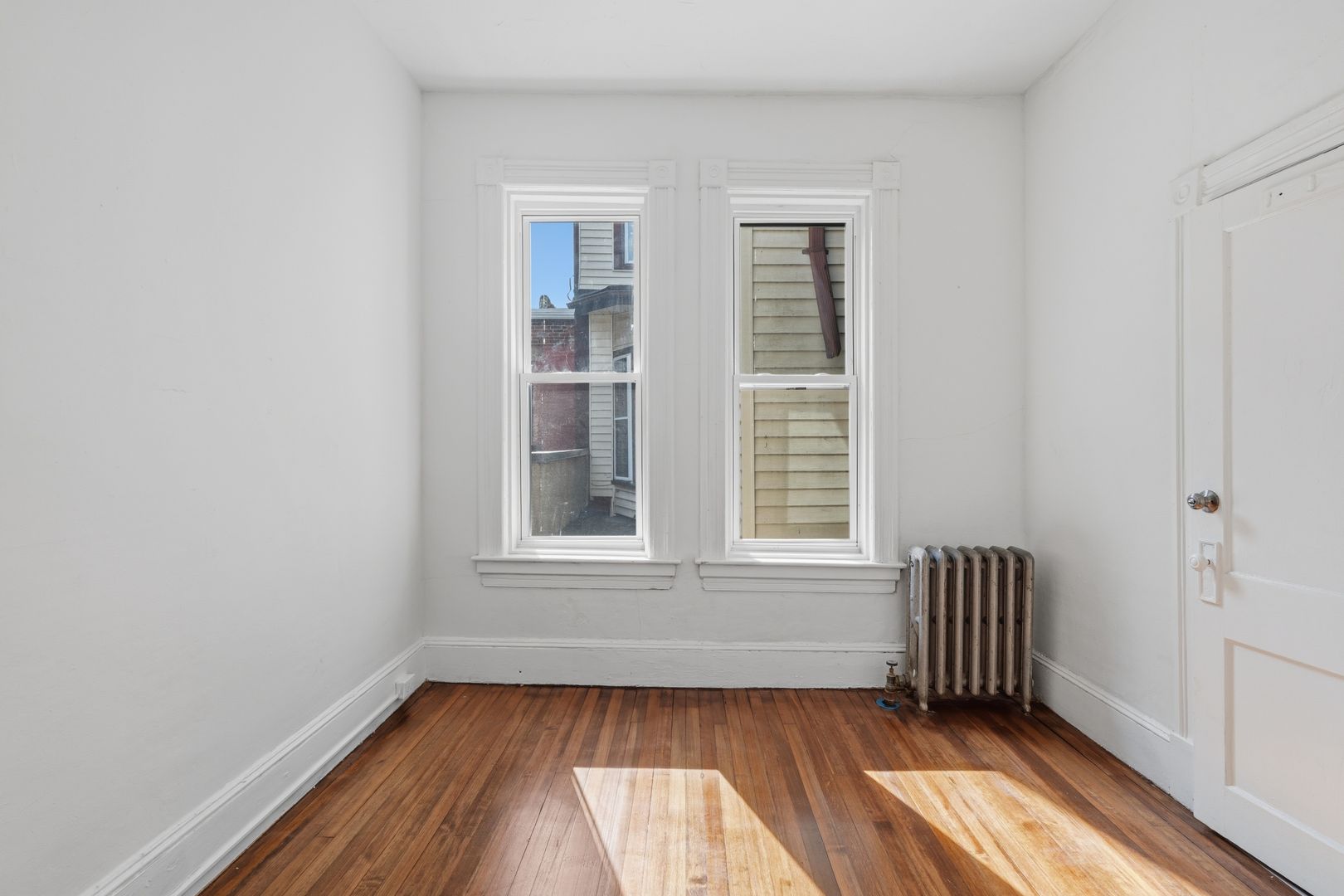 Holyoke Apartment: 105 High St