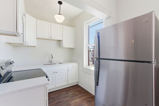 Beautiful 2 Bedroom Apartment for Rent in Holyoke. Heat & Hot Water Included!