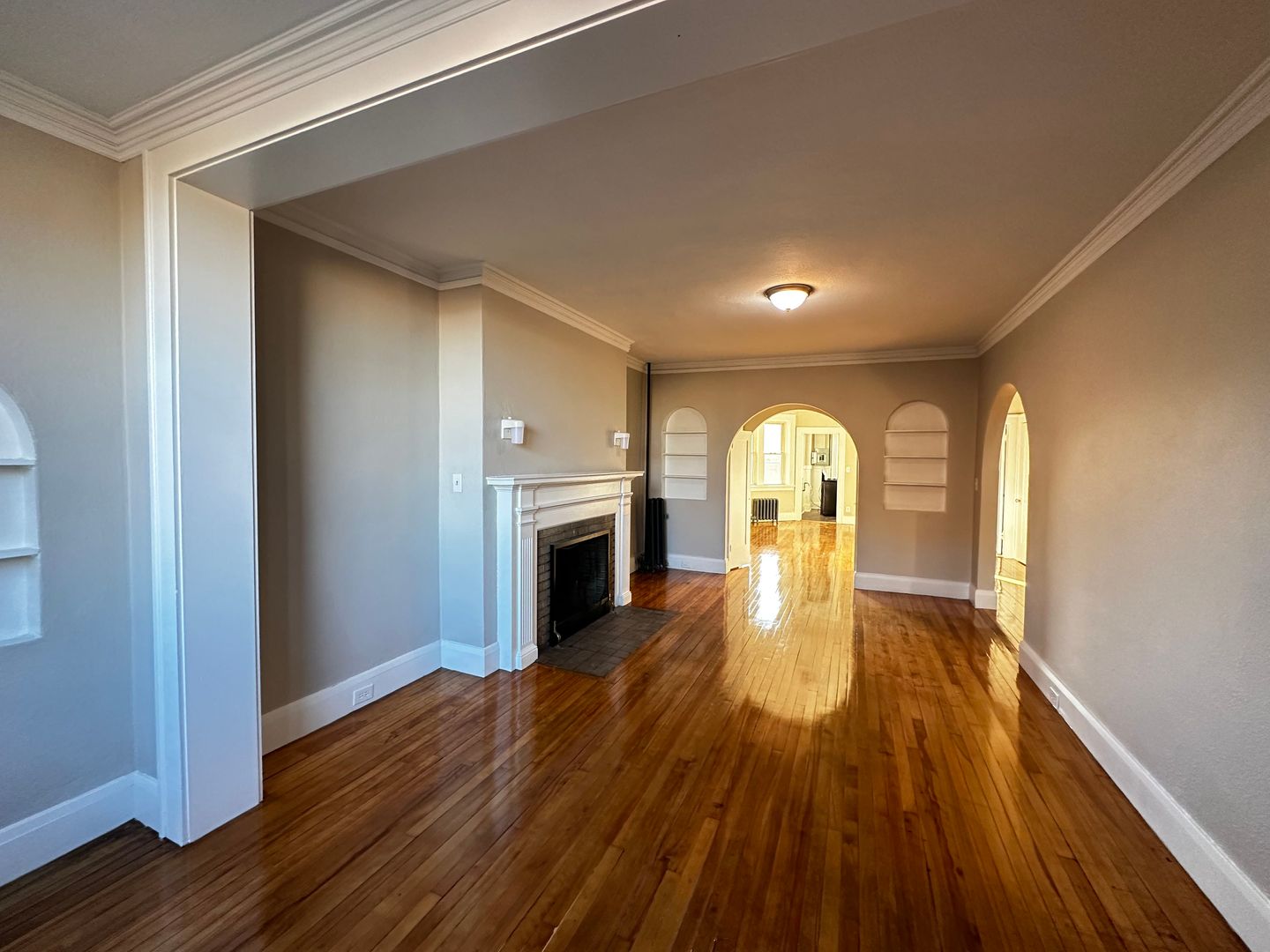Holyoke Apartment: 575-577 Pleasant Street