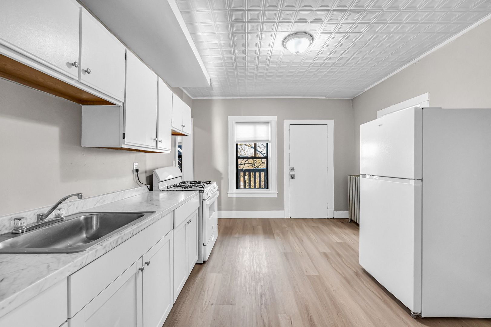 Springfield Apartment: 92 Woodside Terrace