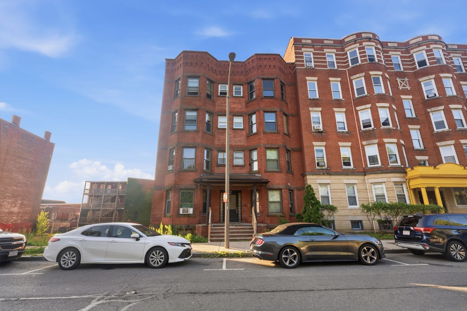 Holyoke Apartment: 456 Maple St