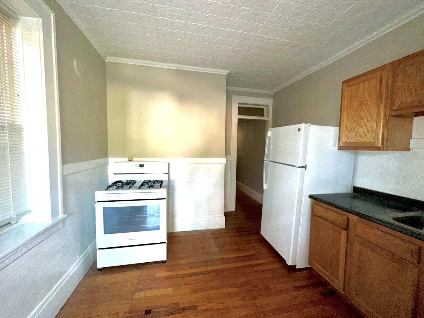 585-589 Pleasant Street 