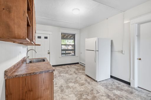 Newly Remodeled 2-bedroom Apartment for Rent in Holyoke. Hot Water Included!