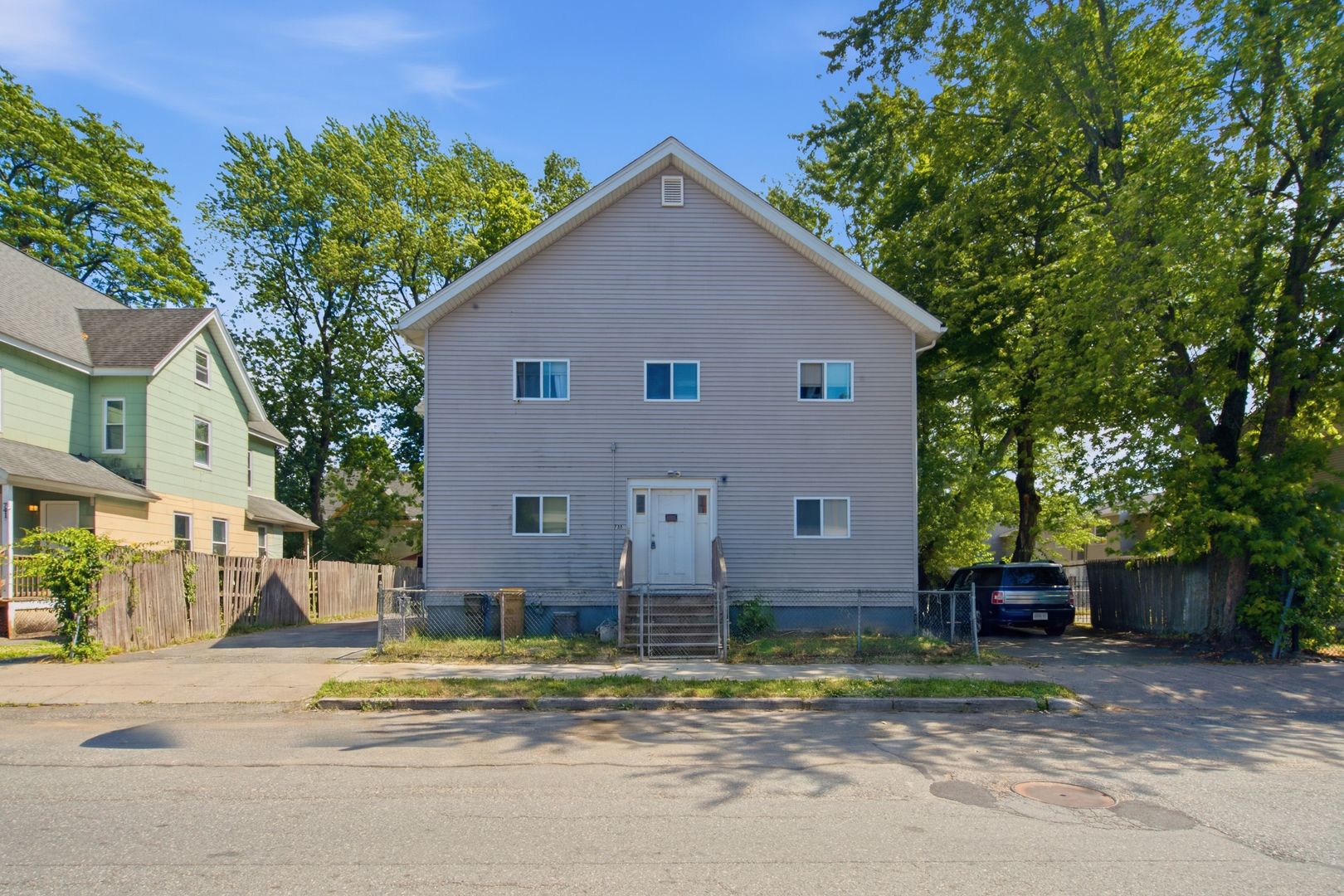 Springfield Apartment: 735 Union St