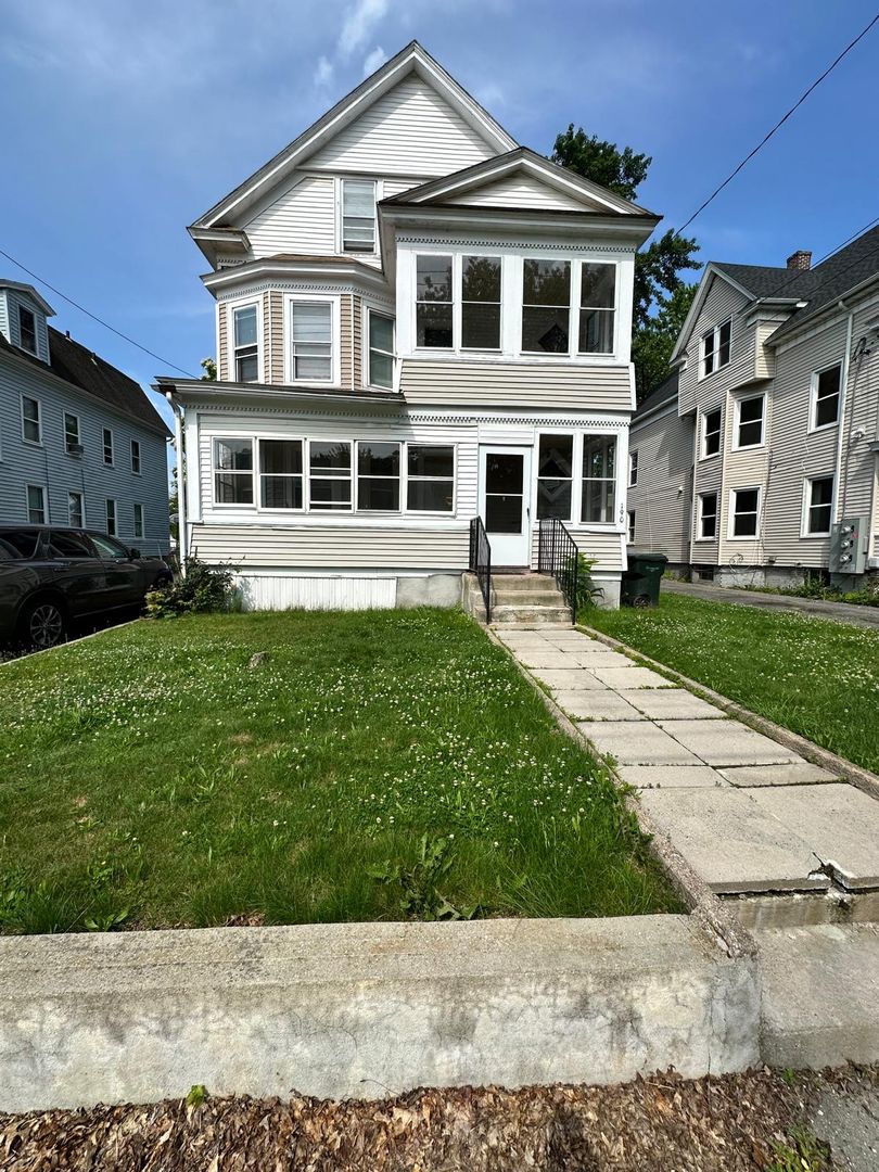 190 Oak St