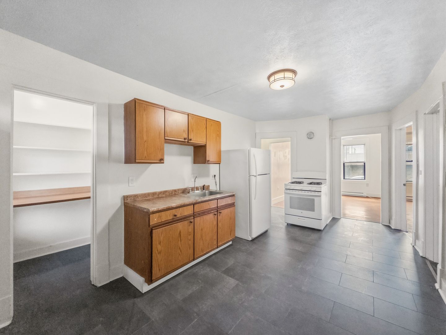 Holyoke Apartment: 1451 Dwight St