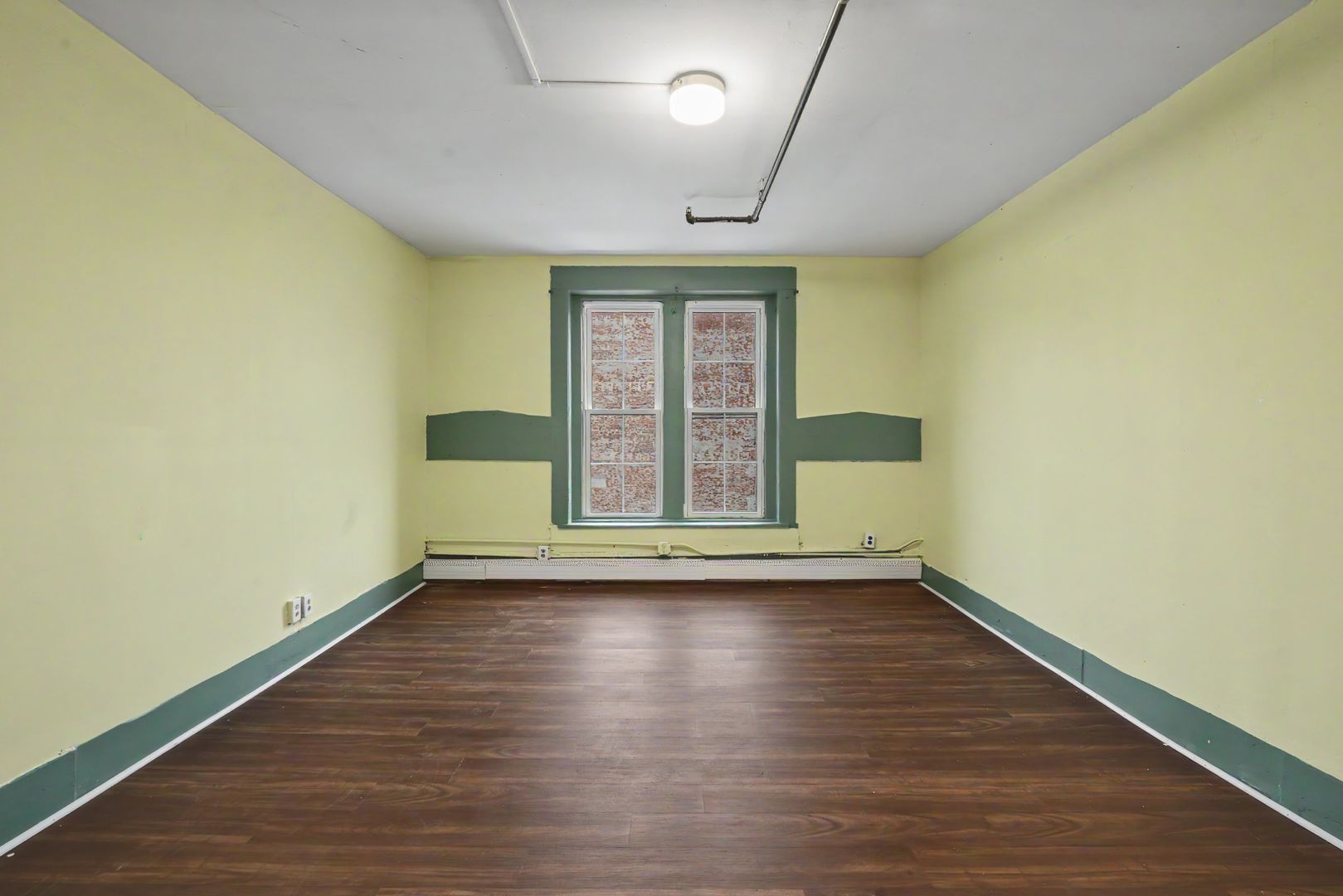 Holyoke Apartment: 128 High Street (Unicorn)