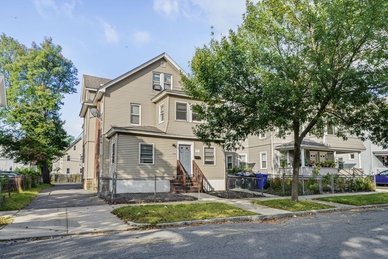 Springfield Apartment: 214-216 Oak Grove Ave