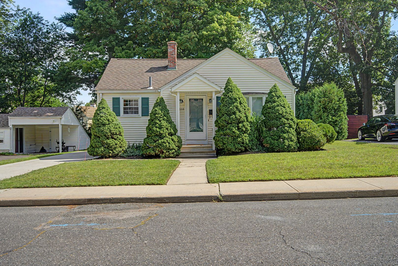 Holyoke House: 168 Sycamore St