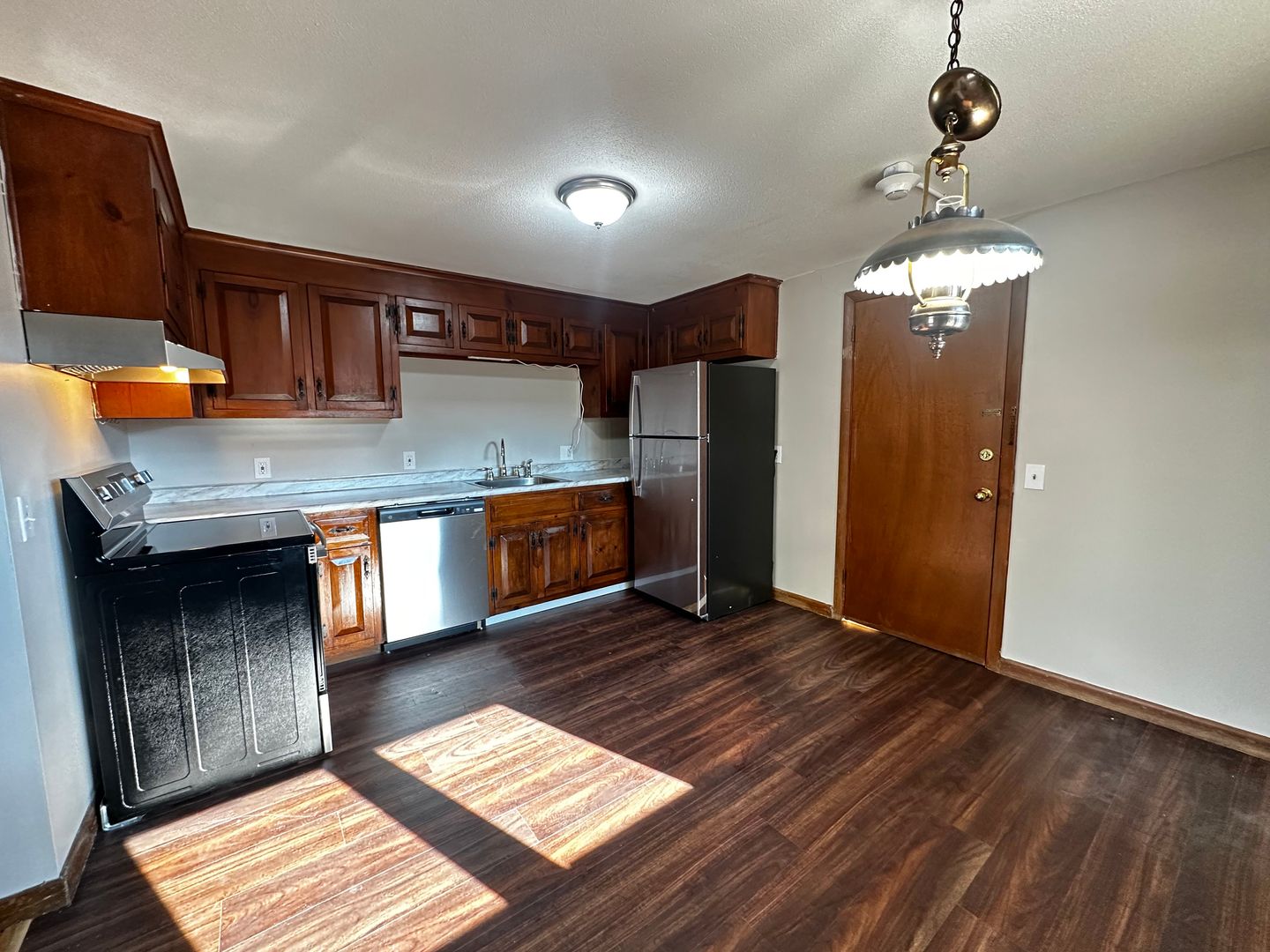 Holyoke Apartment: 26 Forestdale Ave