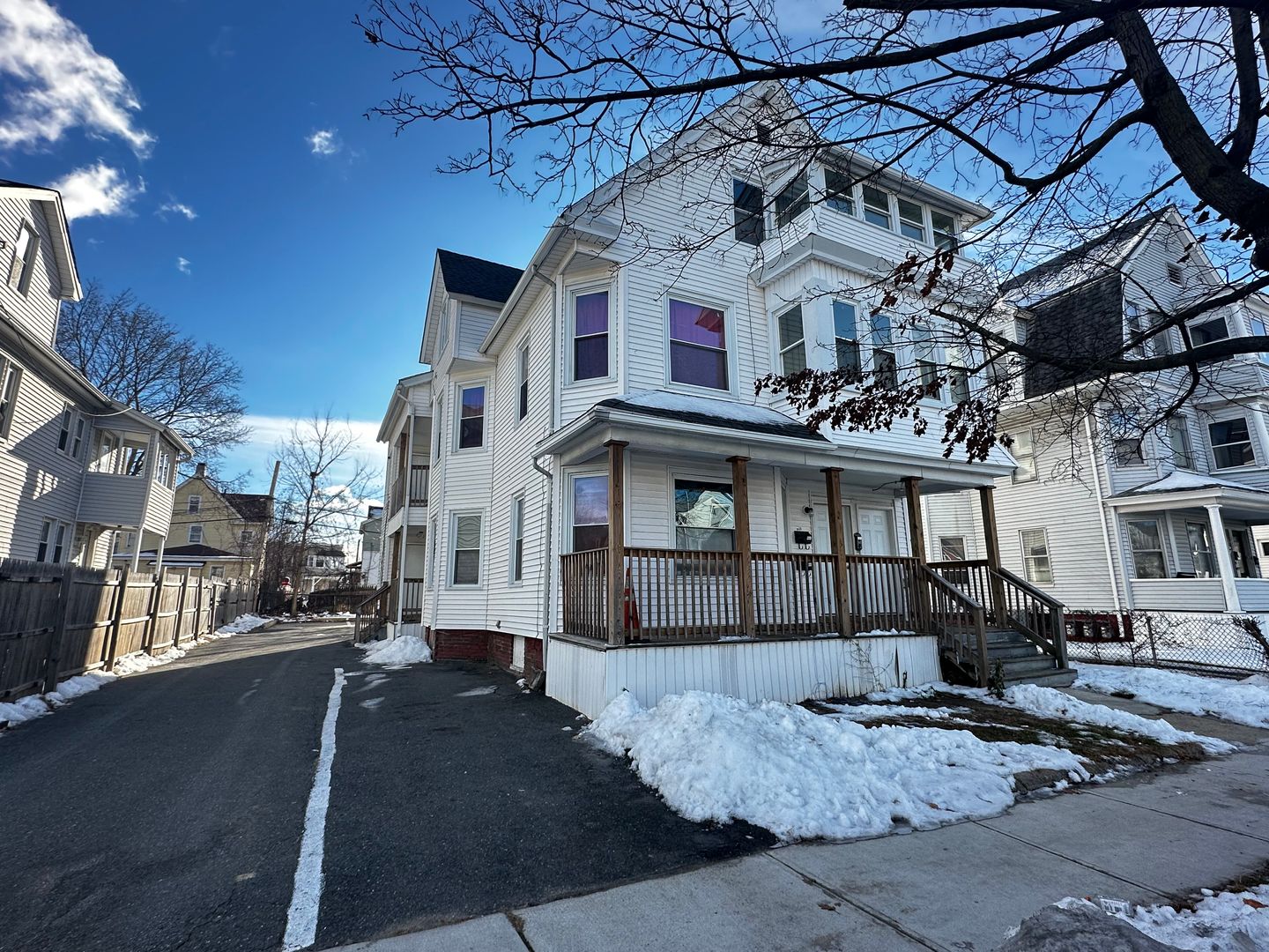 Springfield Apartment: 731 Carew St