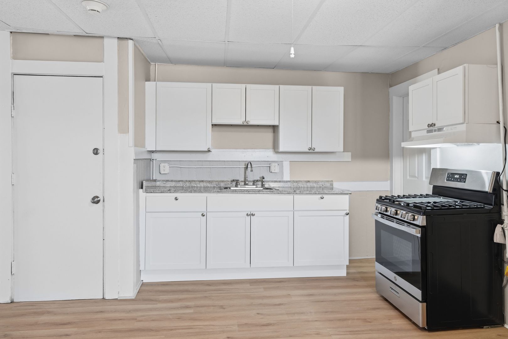 Holyoke Apartment: 10 Spring St