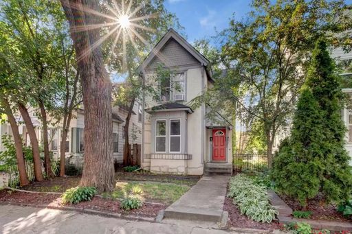 Lovely 2 beds/1 bath Duplex – photo 1