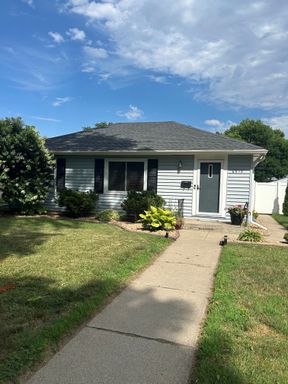 Charming 3-Bedroom Home in Prime Richfield Location – photo 1