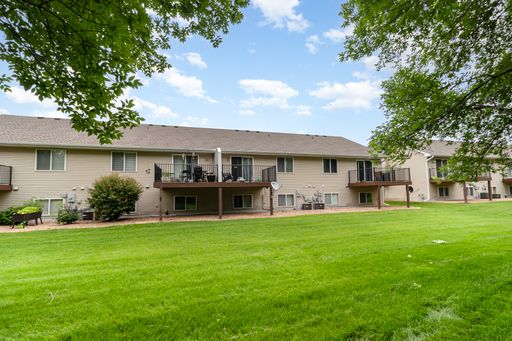 Charming 3-Bedroom Townhouse in a Quiet Rogers Neighborhood – Access to Pool & Clubroom!