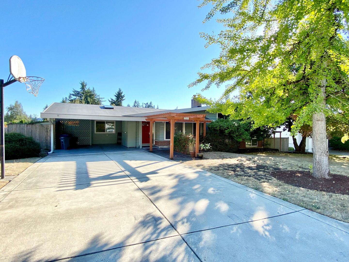 Bellevue House: 15401 NE 3rd Pl